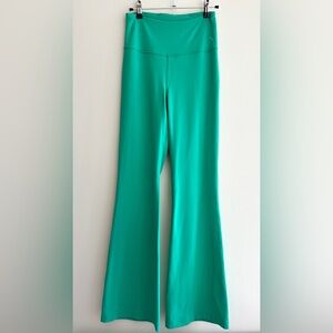 Lululemon Groove Super-High-Rise Flared Pant Nulu Kelly Green, Size 6